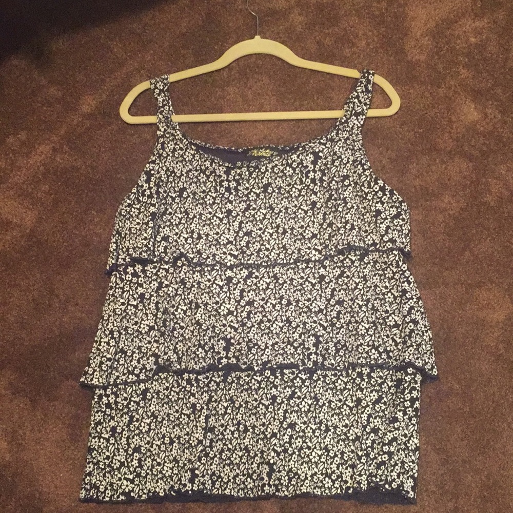 Navy and white ruffle tank top, xl.